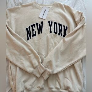 Brandy Melville oversized New York crewneck w pockets!